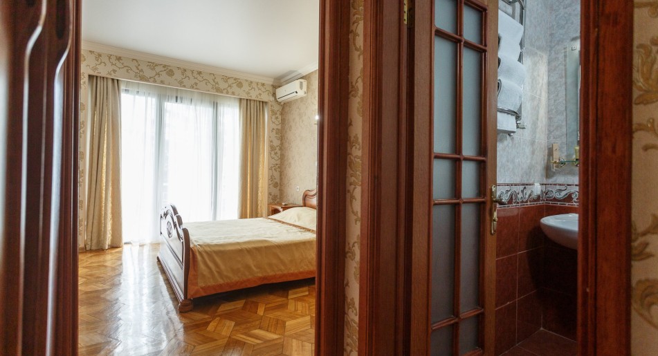 Люкс двухкомнатный 2-х местный 2 корпус