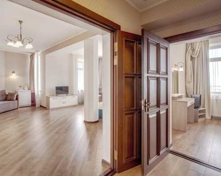 Люкс двухкомнатный 2-х местный 5 корпус