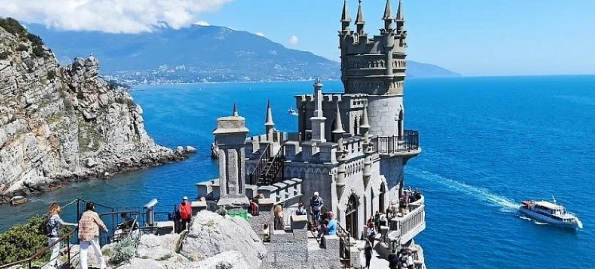 С начала этого года Крым принял уже 3,79 миллиона туристов, сообщил глава региона Сергей Аксенов.