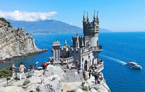 С начала этого года Крым принял уже 3,79 миллиона туристов, сообщил глава региона Сергей Аксенов.