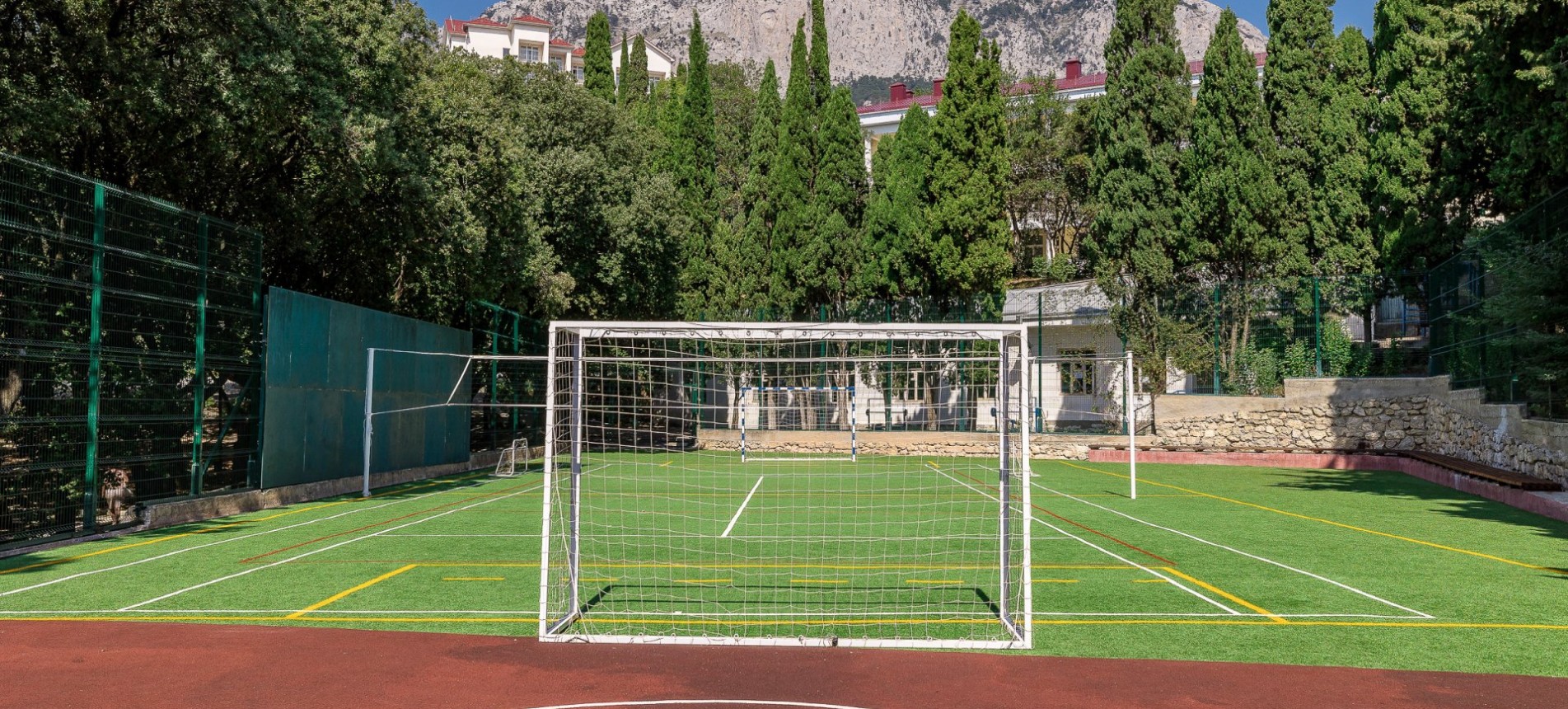 Спортивная площадка